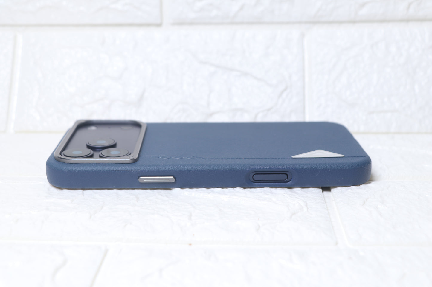 KK Baron Leather — iPhone 17 Pro
