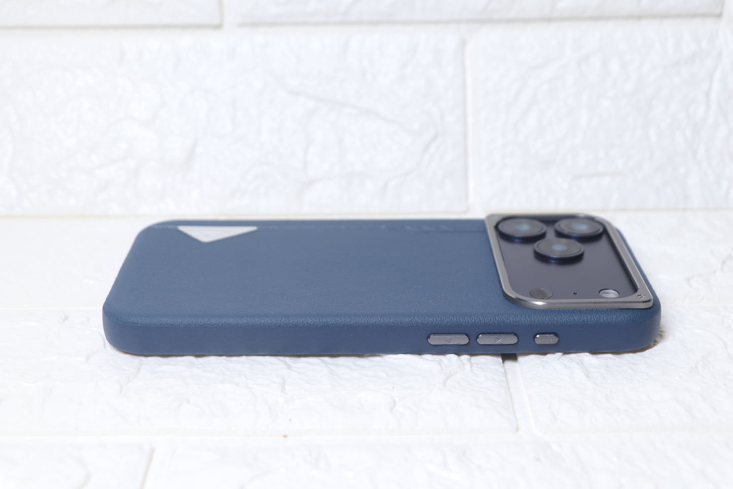 KK Baron Leather — iPhone 17 Pro