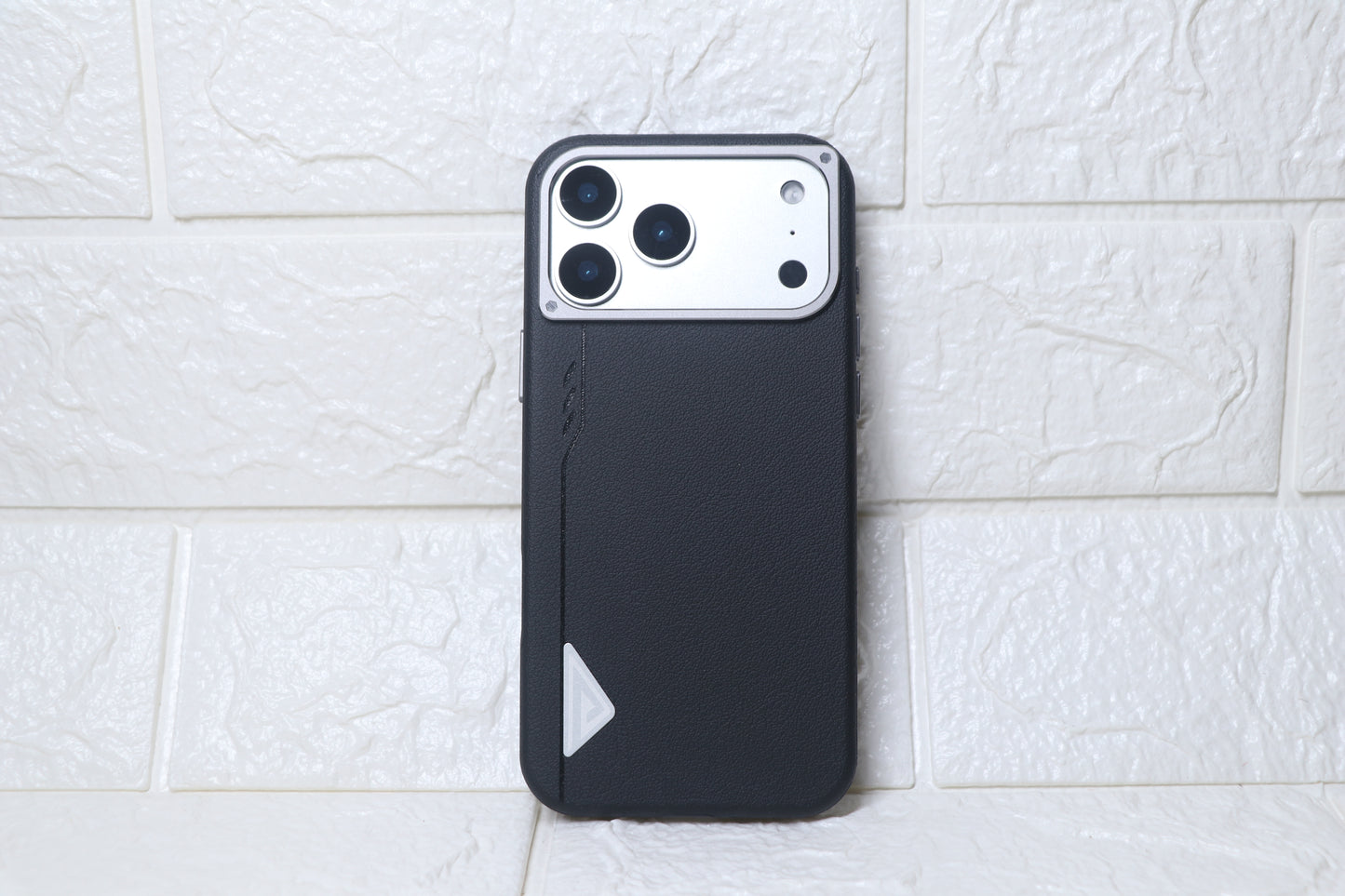 KK Baron Leather — iPhone 17 Pro